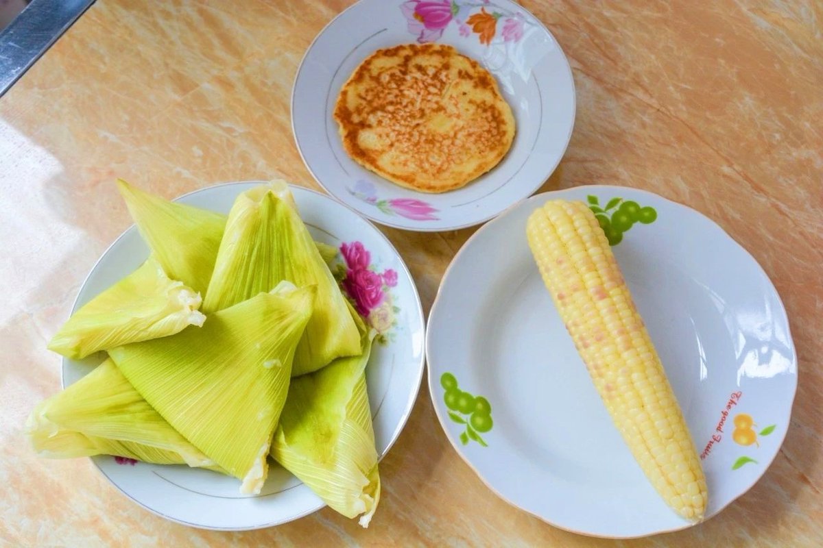 KunmingArea's tweet photo. Jiang Baba: Steamed or fried, always delicious! ๐ฝ Sweet, savory, and perfect for any meal. Which way do you prefer yours? #FoodieQuestion #CornDelight https://t.co/NM5ONWHhff