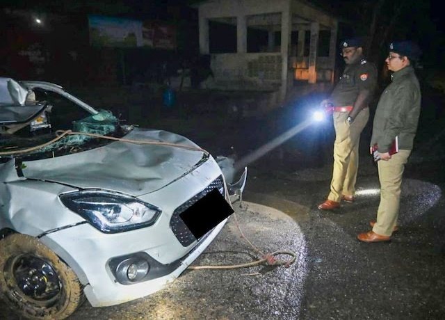 NewsAlgebraIND's tweet photo. SHOCKING NEWS 🚨 15-year-old Kanpur boy who ran over & killed 2 people in October, now hits 4 more people.

He was sent to a juvenile home and proceedings resumed against him.

He is son of prominent doctor in UP's Kanpur.

Kanpur city commissioner Akhil Kumar criticised his family for letting him behind the wheel again despite being involved in a fatal accident last year.