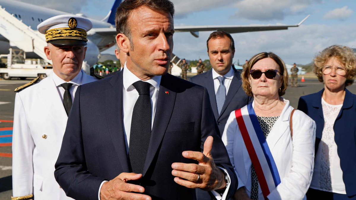 [ 🇫🇷 FRANCE | 🇳🇨 NOUVELLE-CALÉDONIE ] 🔸 En déplacement à Nouméa, Emmanuel Macron « en appelle à la responsabilité de tous les dirigeants ici présents », assurant que « l'état d'urgence ne sera levé, très clairement, que si chacun en sa responsabilité appelle à lever les