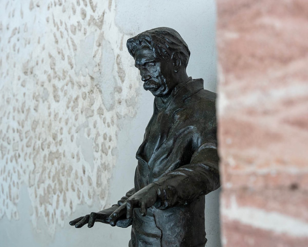 Albert Schweitzer spielt Orgel im Innenhof des Musikmuseums! 🎼
Damit eine Bronzeplastik im Freien gezeigt werden kann, sind Konserverungsmassnahmen nötig. Welche das sind, erzählen wir in unserer Rubrik «Neues aus der Konservierung».
➡ Zum Beitrag: hmb.ch/museen/sammlun…