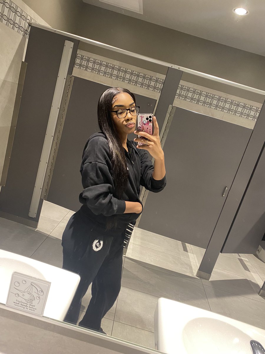 Houstonbarbiee's tweet photo. Pretty brown 😵‍💫 https://t.co/5ixFn211h3