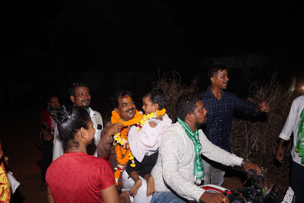 Uma_Samantaray's tweet photo. ବ୍ରହ୍ମଗିରି ନିର୍ବାଚନ ମଣ୍ଡଳୀ ଅନ୍ତର୍ଗତ ବ୍ରହ୍ମଗିରି ବ୍ଲକ୍ ସ୍ଥିତ ସାତପଡ଼ା ପଞ୍ଚାୟତର ନିର୍ବାଚନୀ ପ୍ରଚାର କାର୍ଯ୍ୟକ୍ରମରେ ଯୋଗ ଦେବା ଅବସରରେ।
@Naveen_Odisha @bjd_odisha
#elections #elections2024 #electionpreps #puri #brahmagiri #joinbjd #bijujanatadal #bijujanatadalodisha #naveenodisha #bjddigitalwing #umasamantaray #5T
