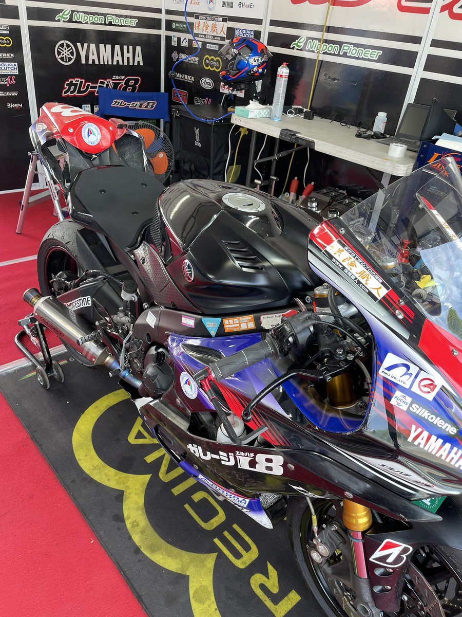 garagelink34's tweet photo. 明日からの走行に向けて
準備完了
#全日本ロードレースJRR
#niponpioneer
#アベ環境サービス
#リアルズ
#HANEI
#garagelink
#garagel8
#ビストロオチアイ https://t.co/F9ZHkIhzqI
