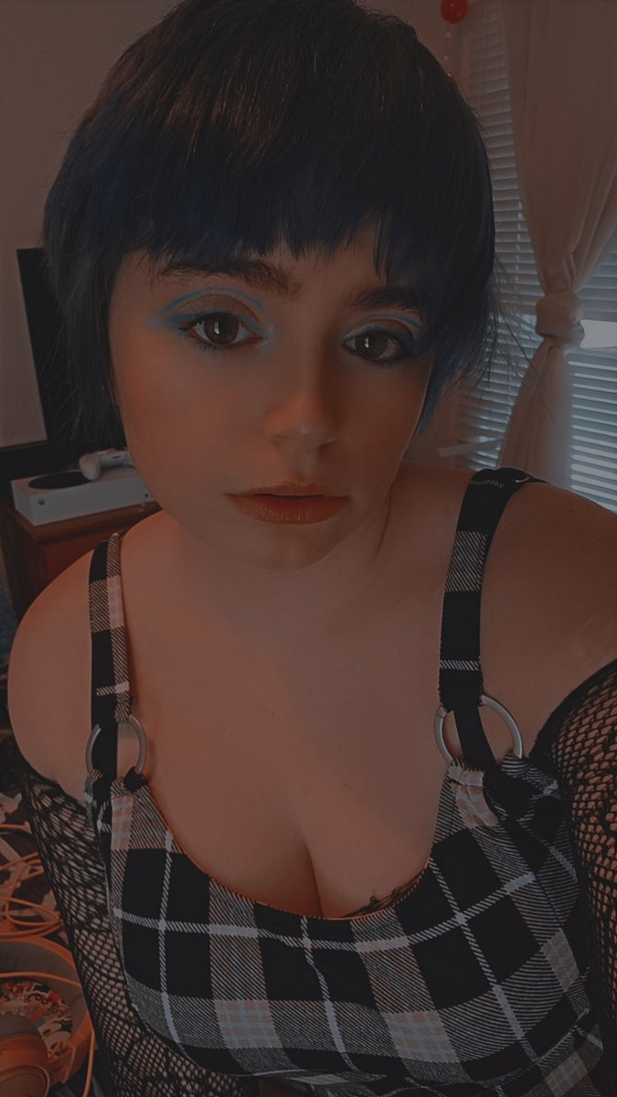 LittleGothGirl_'s tweet photo. Hey lovelies... been a minute https://t.co/jZ0dbLAuNU