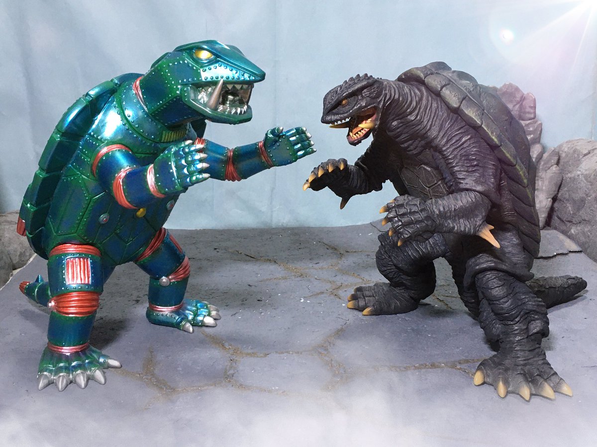 おもちゃ撮影会 テーマ『亀』 ガメラ 対 メカガメラ！？ #マシン 