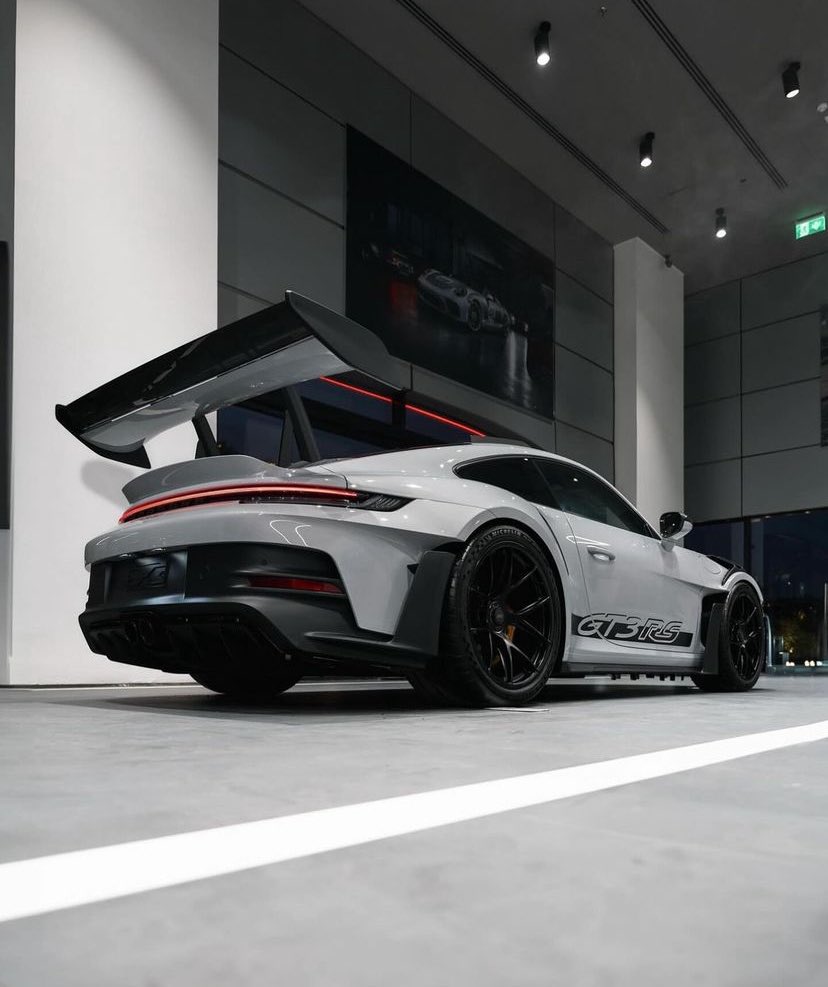 Jordan92338366's tweet photo. 992 Weissach GT3RS 🩶 https://t.co/StrDp4CqOP