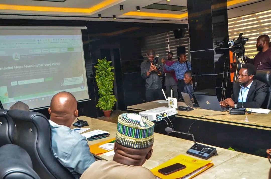 Arch_Dangiwa's tweet image. When we assumed duty, we promised to work in line with His Excellency, President Bola Ahmed Tinubu, GCFR, to break all the barriers to homeownership for Nigerians. We also promised to facilitate and promote the creation of technology systems and private sector-led initiatives