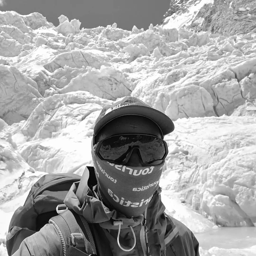 With profound sadness, we share the news of Kenyan mountaineer Cheruiyot Kirui's passing on Mt #Everest. His body was found a few meters below the summit point of Mt Everest. (1/3)