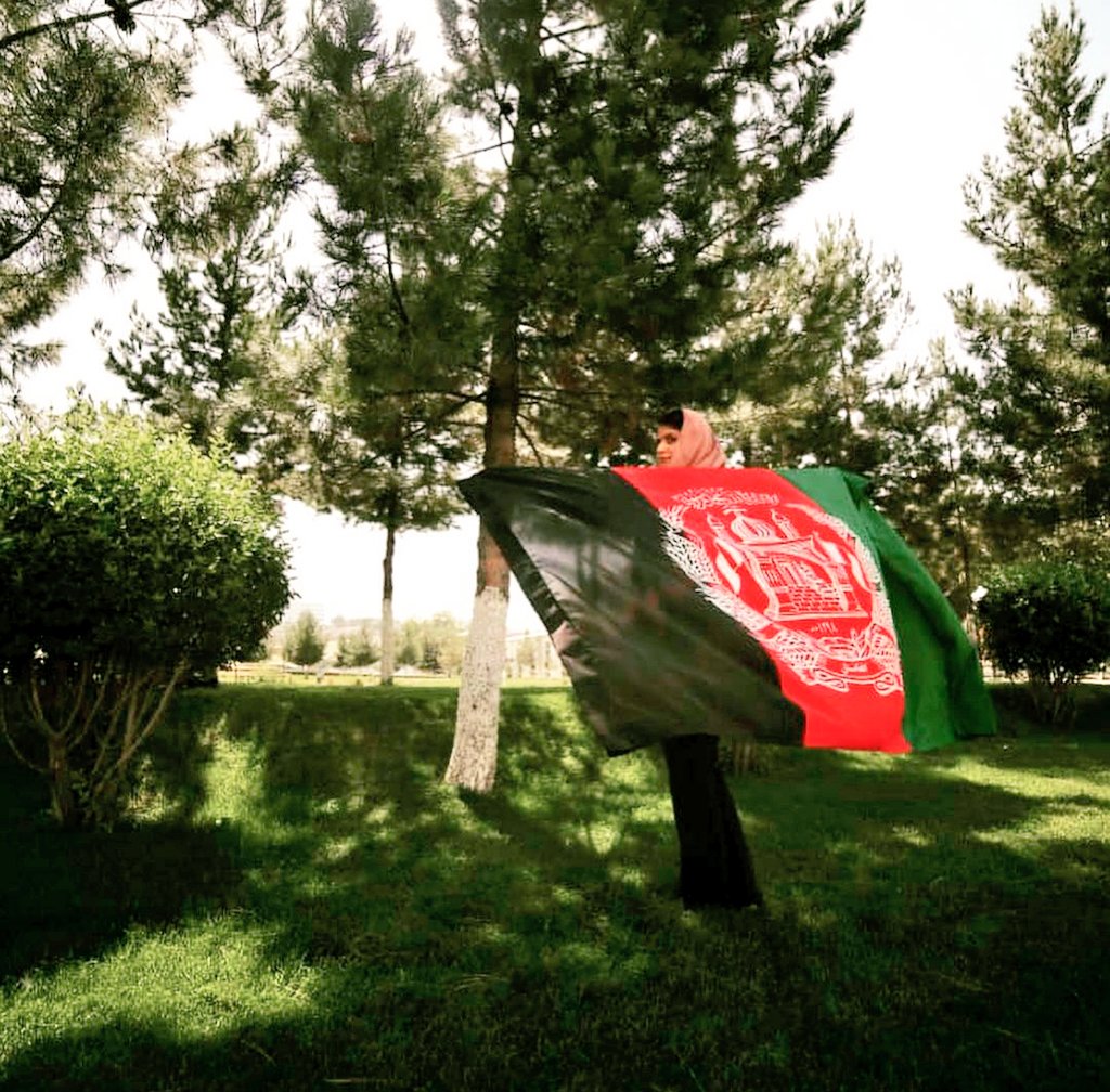 ته یو ځلې د امن بیرغ ونیسه په لاس کې 🇦🇫⁩⁦
چې بیا درپسې غږ د زنده باد کېږي که نه✌️

#ملي_بیرغ
#FreeAfghanistan