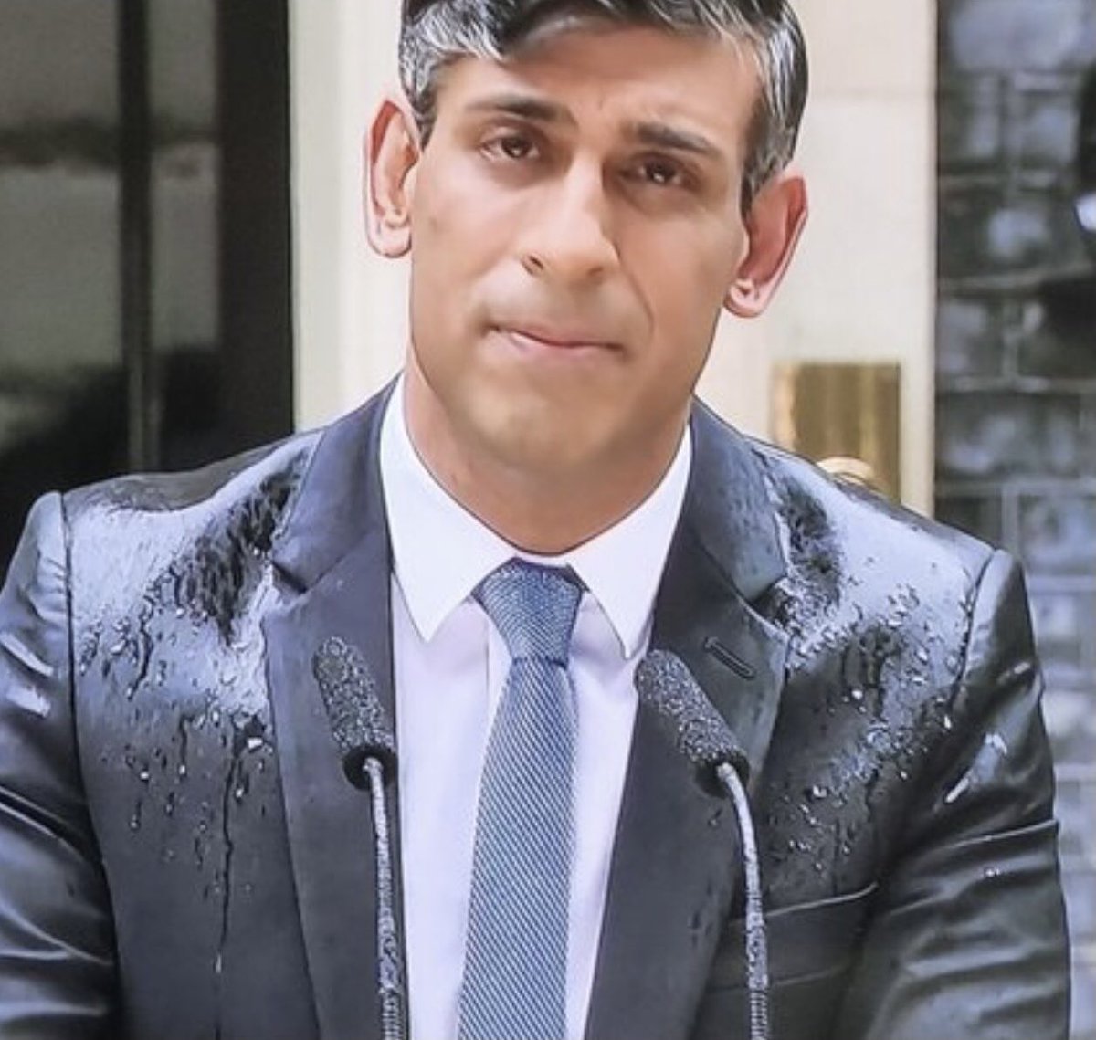 The Tories Spent £2.6m on a Downing Street press briefing room Rishi Sunak then called a snap General Election, in the rain, being drowned out by protesters... If this does not sum up the incompetence of the Conservatives, I dont know what does 42 days and counting Rishi...