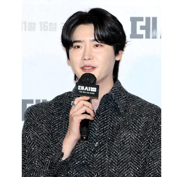 #LeeJongsuk is reportedly making a cameo appearance in upcoming movie #THEPLOT, starring #KangDongwon #LeeMusaeng #LeeMisook and more. The movie will be released domestically on 29 May naver.me/xXE2ZkN8 #KoreanUpdates RZ