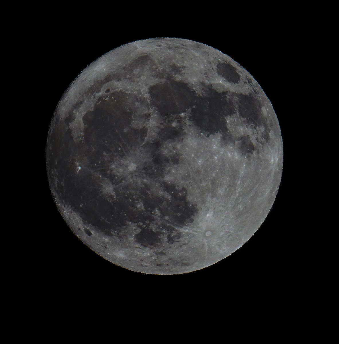 NWSRiverton's tweet photo. A picture of the #fullmoon, this one called the #FlowerMoon, taken from out office earlier this evening. #wywx #astrophotography https://t.co/DZMa8QZ6qo