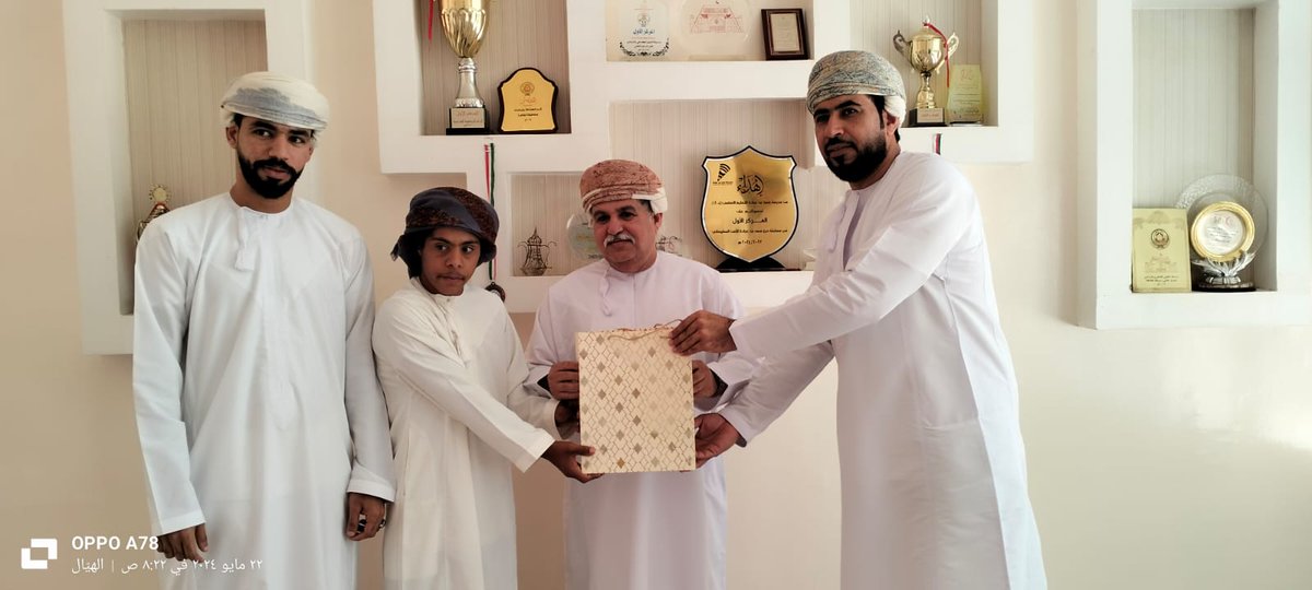 EduGovDhr7221's tweet photo. إن الشخص الذي يمتلك الأمل يمكنه الوصول إلى ما يريد.
في اطار اهتمام المدرسة بطلابها وخصوصا طلبة المدمج العقلي وبالتعاون مع الفاضل زهران بن محمد المعمري وبمعية الفاضل مدير المدرسة تم يوم امس تكريم طلبة الدمج العقلي بحضور الاستاذين محمود الجرادي واسحاق العدوي https://t.co/dUECaJb2kE