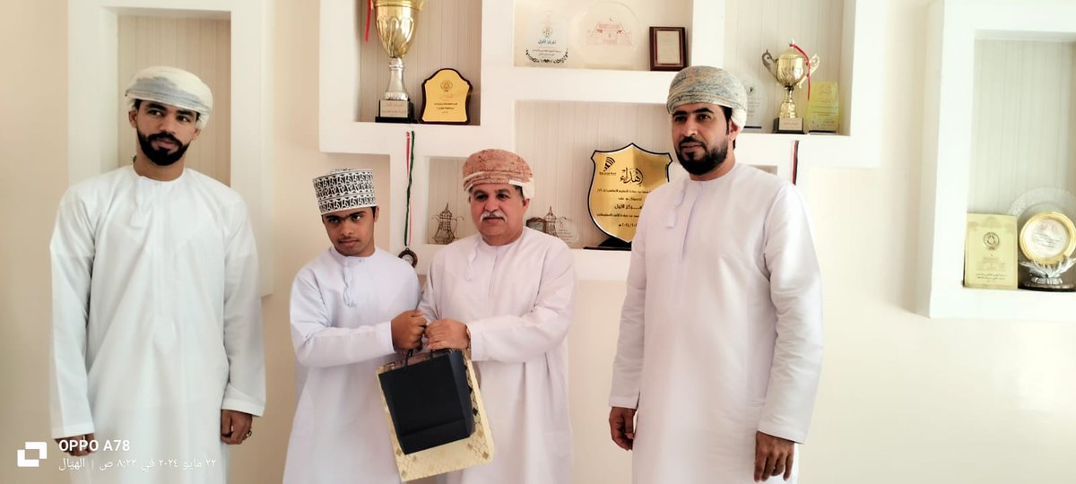EduGovDhr7221's tweet photo. إن الشخص الذي يمتلك الأمل يمكنه الوصول إلى ما يريد.
في اطار اهتمام المدرسة بطلابها وخصوصا طلبة المدمج العقلي وبالتعاون مع الفاضل زهران بن محمد المعمري وبمعية الفاضل مدير المدرسة تم يوم امس تكريم طلبة الدمج العقلي بحضور الاستاذين محمود الجرادي واسحاق العدوي https://t.co/dUECaJb2kE