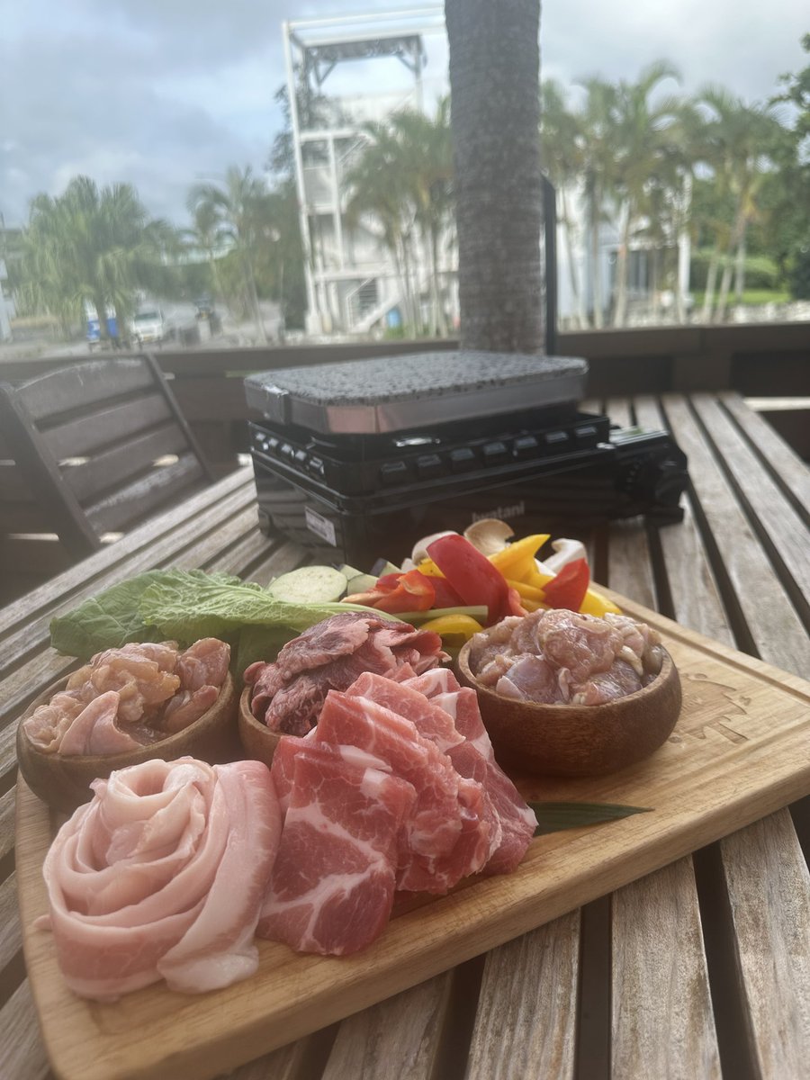 rehellow's tweet photo. 先日BBQプランの試作をしてみました。
このあと生憎の大雨で外でできず、、、😭
早く皆様も楽しめるよう準備しますね☀️
#REHELLOWBEACH
#BBQ
#海が見えるお店
#梅雨早く終わらないかな
#石垣島
#ISIGAKIISLAND https://t.co/zFVFc6zqUx