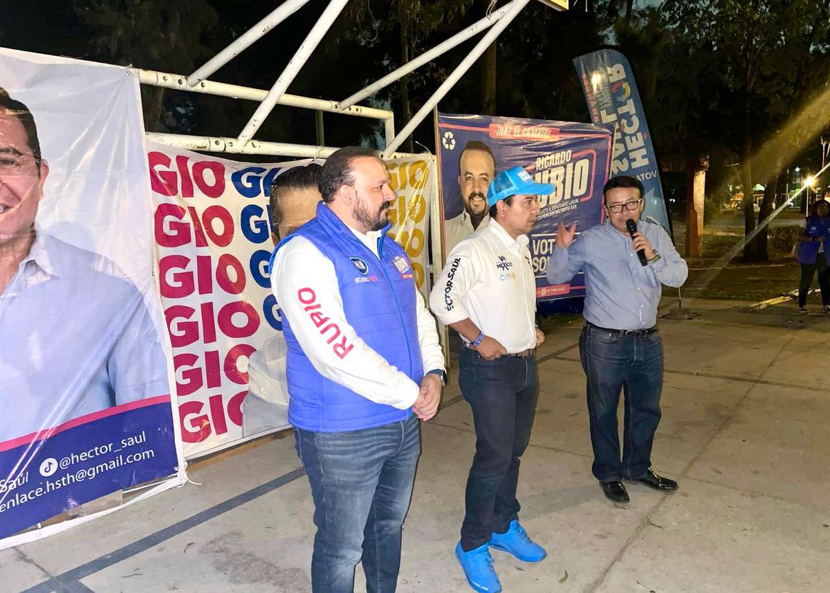 ricardorubiot's tweet photo. No saben lo satisfactorio que es ver el interés que tienen las y los vecinos de Colonia Campestre Coyoacán, por conocer las propuestas para mejorar el #Distrito30, ni los apagones, ni la lluvia, lograron que esta reunión se terminará. ¡Se ve que estamos listos para este 2 de junio salir a votar por el cambio! #ElCambioViene #HazElCambio #VotaSOLOPAN