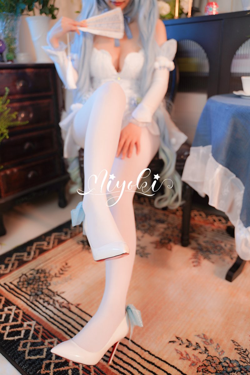 初音公主殿下的粉蝶花精灵。这套衣服真的超级好看！特别搭配了自己喜欢的高跟鞋！ https://t.co/I60nSlYqNZ