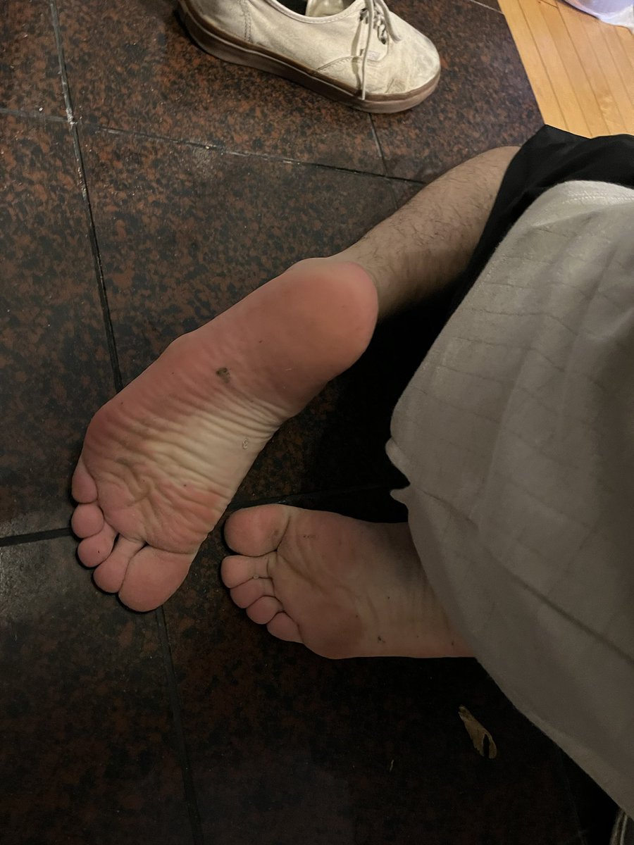 Issacd520's tweet photo. Wore these sockless all day today. Who wants a sniff 😈 https://t.co/SbcaFYsLoH