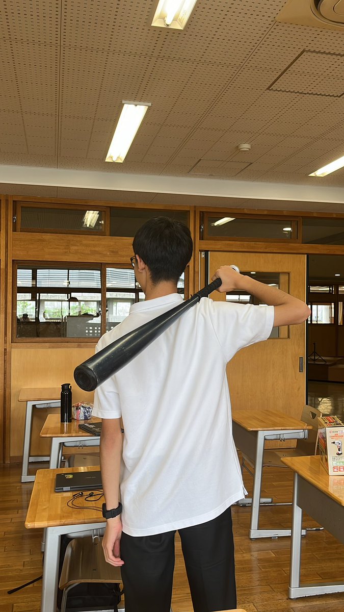 中間試験終了
寝不足の中6月1、8日の授業に向けて最終チェックを受けました。(まだスライドは完成していない…)
投稿主は当日授業担当ではないですが、面白いので小学生の皆様はぜひ来て下さい！