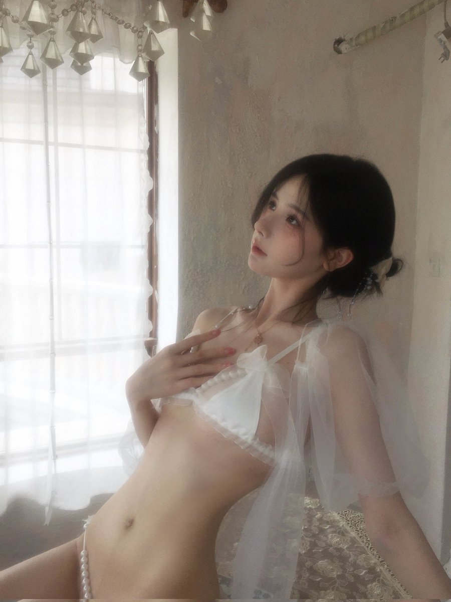 胶片感 🍎6s拍摄
期待一下成片吧～这次和叫兽拍了6套 他说我适合纯欲清新 我们拍cos的时候都拍emo了！我超级不适合cos 真的很掩盖颜值 https://t.co/c68yvGpLtJ