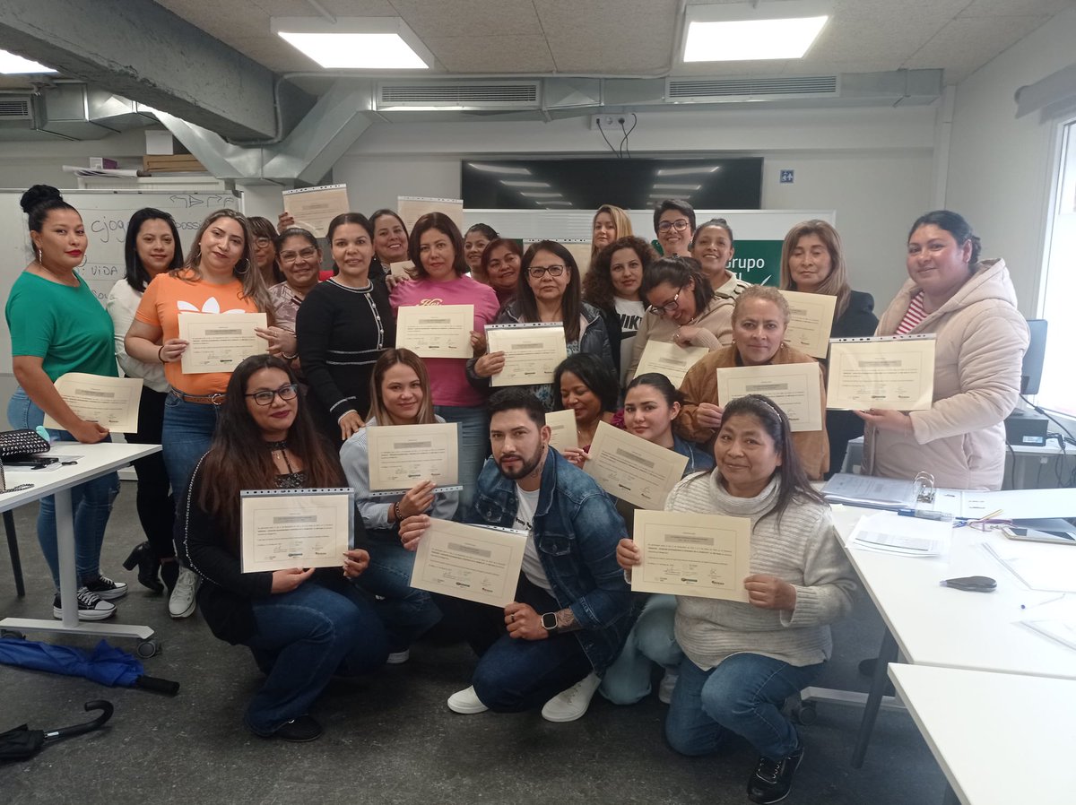 grupo_ssi's tweet photo. 3 grupos de nuestro alumnado finalizan la formación para obtener el #CP SSCS0108 de “Atención sociosanitaria a personas en el domicilio” a través de la vía no formal y experiencia laboral.
#ZainLab #ZainLabHub #GrupoSSI
@Gob_eus @Bizkaia @BizkaiaSocial https://t.co/r0CAEUifrt