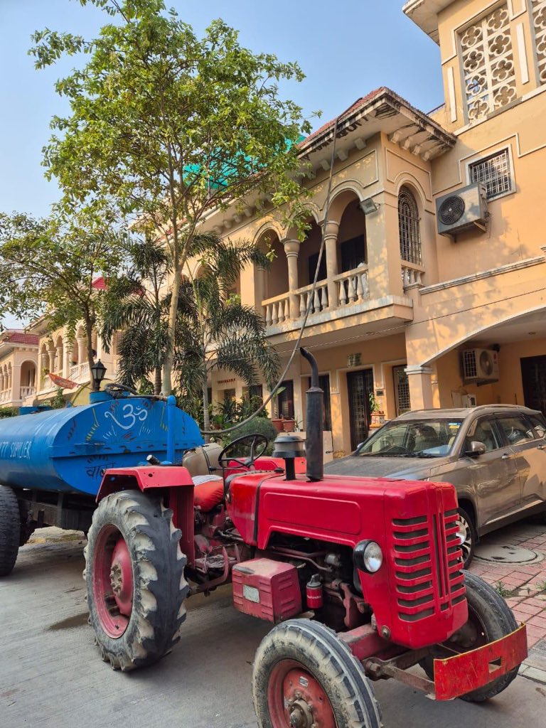 shishirsubrat's tweet photo. Residents of ALV are still struggling for basic facilities. Even today; the water requirement is being met by calling tankers. We have been following up with the NBCC for WTP/STP/DG backup etc.for long but no action yet.@OfficialNBCC @OfficialGNIDA https://t.co/6HgAxMqdvL