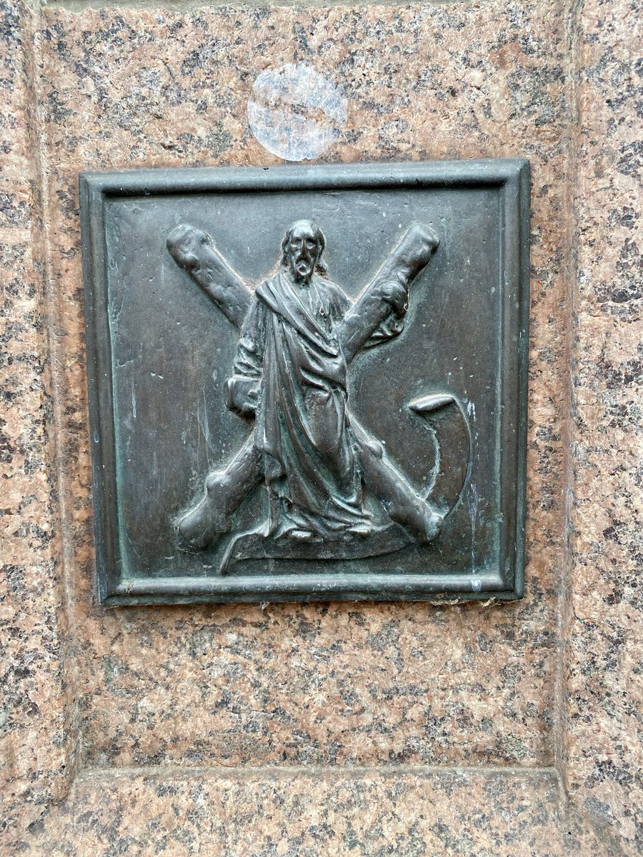 #MomentsOfBeauty in #Glasgow: This is Alexander Nisbet Paterson’s superb patriotic doorcase for the National Bank of Scotland in St Enoch Square with its ‘In Patriam fidelis’ motto. The Thistle capitals in the bronze gates are a lovely touch. Such a shame this is lying empty 😢!