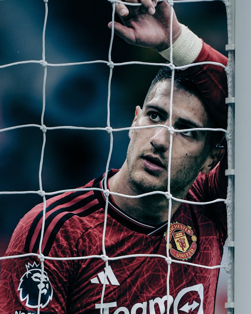 FergeSenior's tweet photo. This is the reason why everyone has been saying Dalot is our player of the season 👏 

F*CK it, I'm Diogo Dalot moments in the 2023/24 season,

A MASSIVE THREAD: 🧵🪡🧶 https://t.co/AKEbgfWnwC
