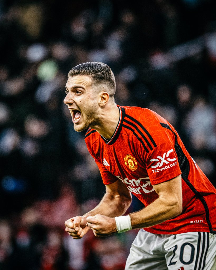 FergeSenior's tweet photo. This is the reason why everyone has been saying Dalot is our player of the season 👏 

F*CK it, I'm Diogo Dalot moments in the 2023/24 season,

A MASSIVE THREAD: 🧵🪡🧶 https://t.co/AKEbgfWnwC