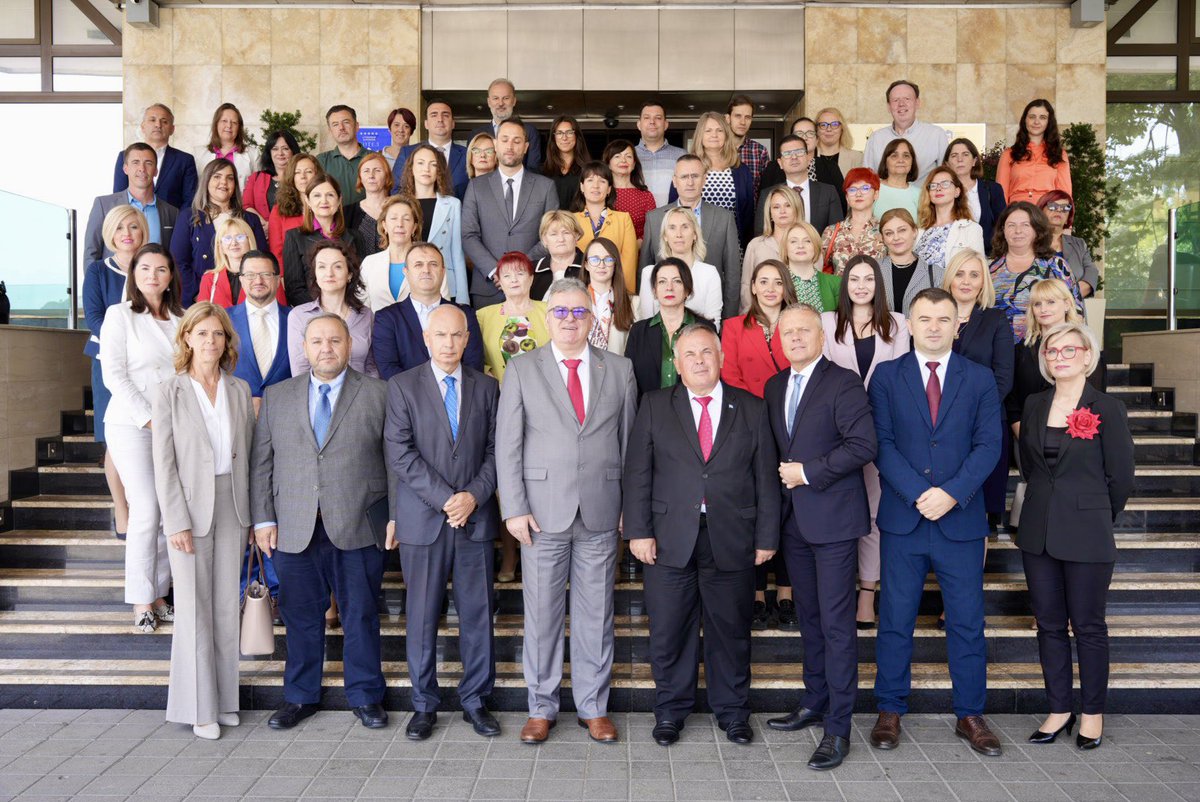 ArmenGrigoryan8's tweet photo. @undpmk pioneers conducting by first ever Performance Audit Report for readiness of🇲🇰to implement the #SDGs. State Audit offices of 🇲🇰&amp;🇷🇸joined to support national governments implementing SDGs with the help of @SlovakAid @UNDPSerbia @UNDPEurasia #sustainabledevelopment https://t.co/k6hTX2N6XH