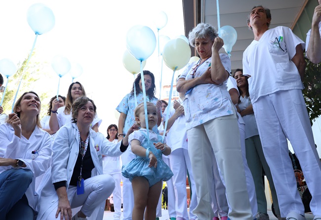 El @hospital_hvn celebra la Semana de la Donación de Leche Materna 👉Reúne a madres donantes y receptoras en un emotivo acto y decora la unidad de neonatología para la ocasión. Te informamos. elindependientedegranada.es/ciudadania/hos…