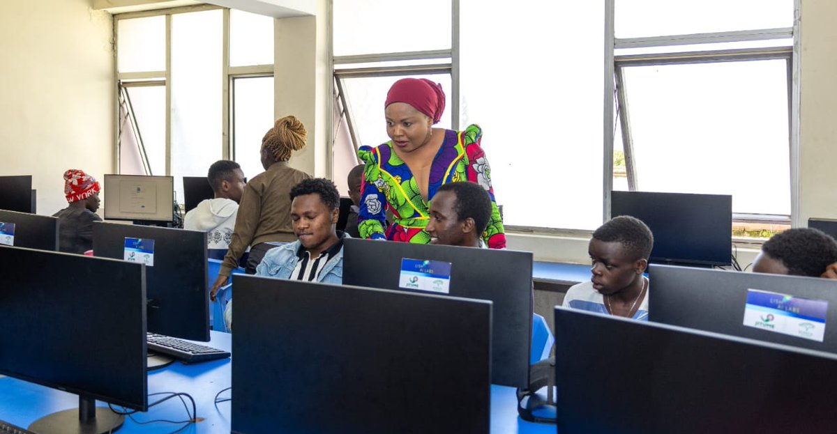 Nakuru's youth are making waves in the digital world, thanks to GOK's #JitumeHubProgram. MamboNi Taptengelei!