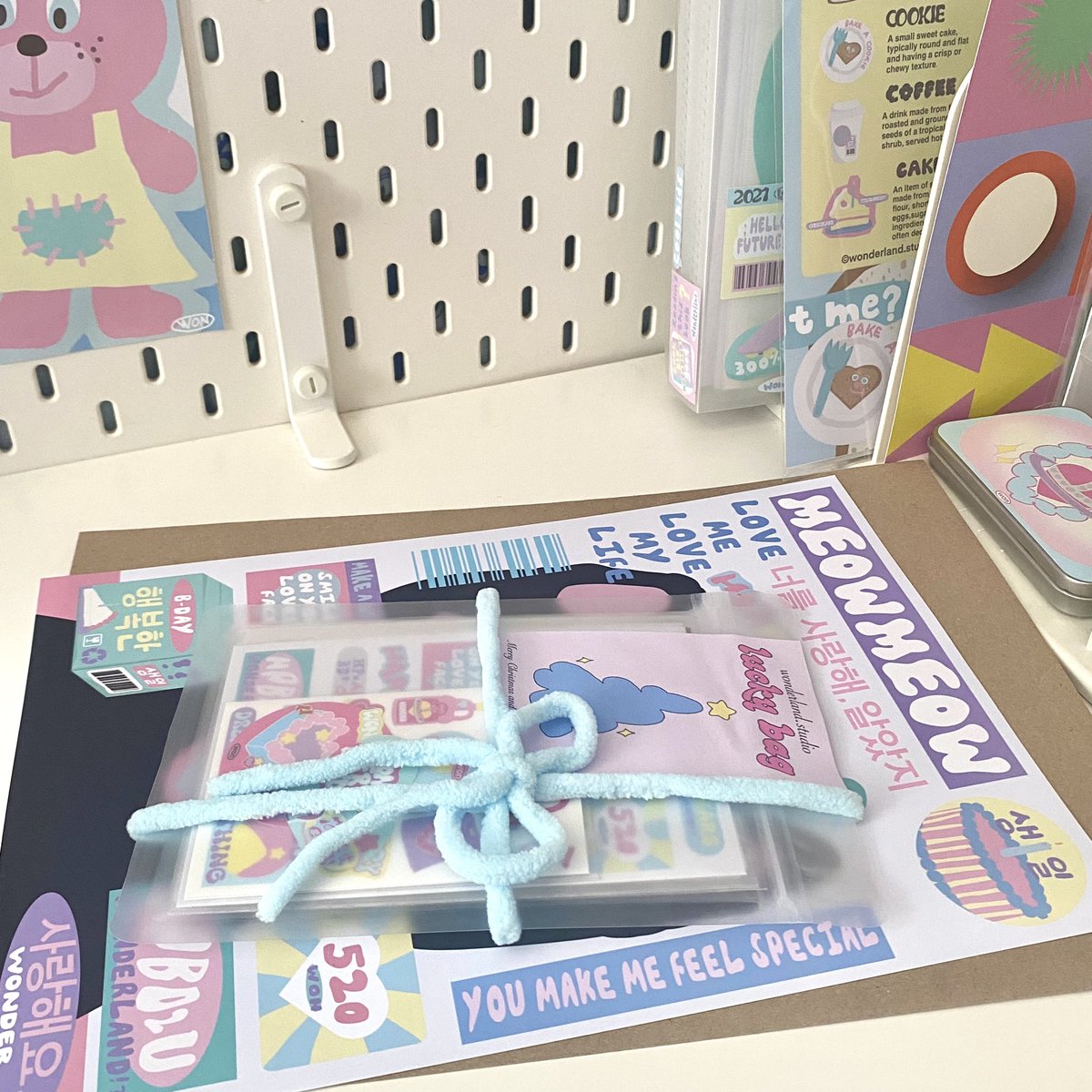 ตอนนี้เหลือแต่เซต สตก+โปสเอ4(มี3ลายให้เลือก) เหลือซองสุดท้ายนะคะ🤩🌟🩵🎀

📢❕200฿(รวมส่งลทบ)❕

💭📦สั่งซื้อทักเดมเราได้เลยงับ
* ੈ✩‧₊˚* ੈ✩‧₊* ੈ✩‧₊˚* ੈ✩‧₊
🩷🩷(ส่งของเสาร์นี้นะคั้บบ)🩷🩷