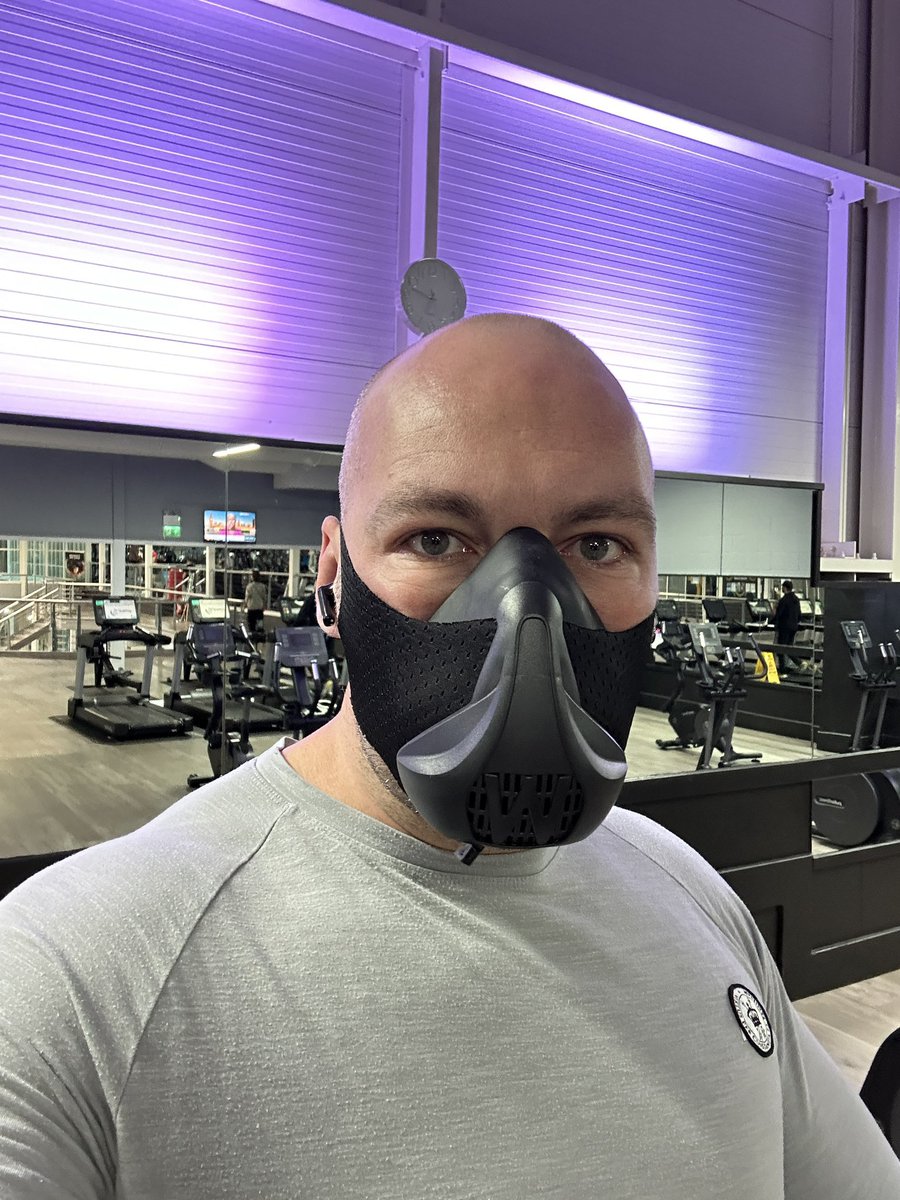 GM 🏋🏻 Altitude training masks might make you look strange but the burn on the lungs is next level 🔥🥵