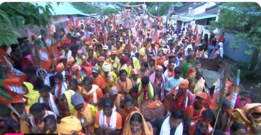 ArgusNews_in's tweet photo. Union Minister and BJP Lok Sabha candidate #DharmendraPradhan and Assam Chief Minister Himanta Biswa Sarma hold roadshow in #Deogarh under #Samablpur parliamentary constituency #Odisha
#odishaelections2024 #loksabha_elections_2024 #himantabiswasarma #Samablpur https://t.co/p173eowRgm
