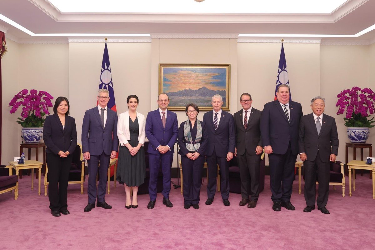 1/2 Our Australian delegation to Taiwan had the privilege of meeting with Vice President @bikhim. Australian and Taiwan continue to grow our close economic and cultural relationship.