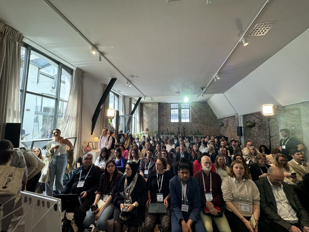 Sorry ChatGPT &amp; co ❤️‍🩹! Humans did MUCH better than LLMs in responding to 7 tough questions on Generative AI &amp; the GDPR!

FANTASTIC panel, packed room <a href="/CPDPconferences/">CPDP Conferences</a> #CPDPai2024 #CPDP2024! 🎉

See the 7 questions in the slide &amp; watch this amazing discussion soon <a href="/YouTube/">YouTube</a> 📺🚀