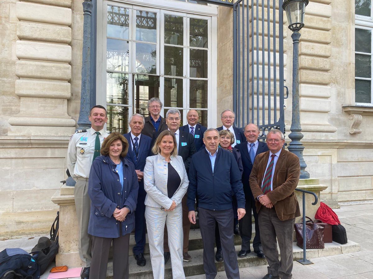 IHEDN_AR21's tweet photo. Une belle réunion DMD78/AR21-IHEDN au Sénat ce 21 mai des CorDef de l'arrondissement de Saint Germain en laye a l'invitation de madame la sénatrice @MartadeCidrac . De beaux échanges sur La Défense et la Sécurité #ar21 https://t.co/fTw5iMF7ga