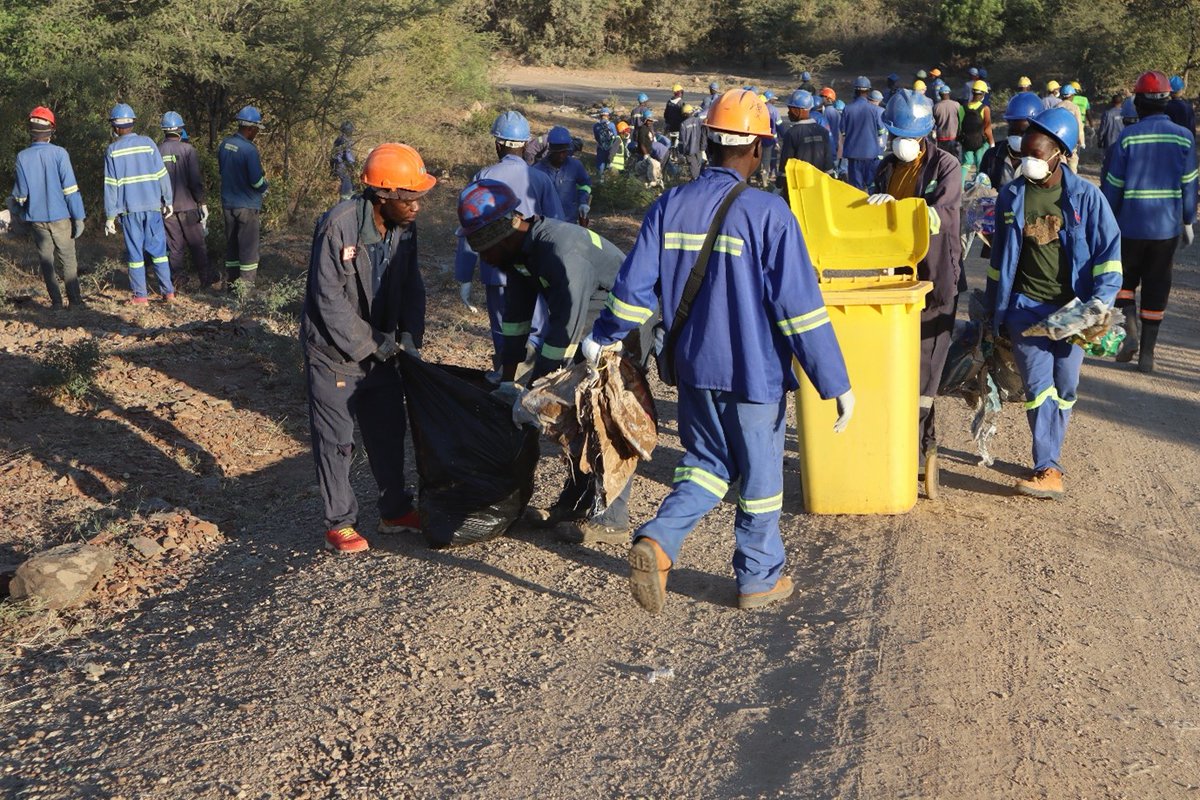 CXLmining's tweet photo. To observe the National Clean-Up Day, set for the first Friday of every month, we picked up litter at our Thermal Power Station. A clean environment is our collective responsibility! https://t.co/DxyRloWhac