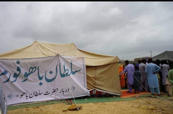 جب بھی ملک کسی ناگہانی صورتحال سے گزرا ہے تو صاحبزادہ سلطان محمد علی صاحب نے اپنے فالور اپنے مریدین اور اپنے چاہنے والوں کو وہاں پہ امداد کے لیے بھیجا ہے جس کی منہ بولتی مثالیں یہ تصاویر ہیں۔
#SahibzadaSultan 
#teamsultan