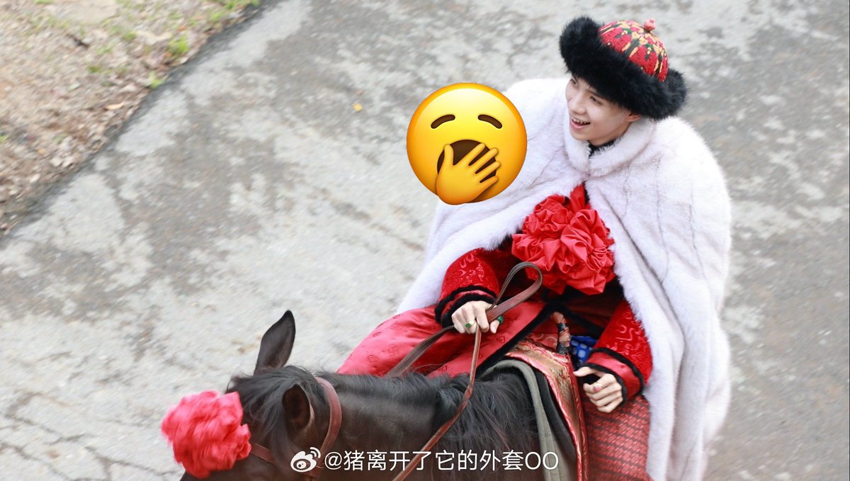 Candid photo of #LuoYiZhou filming drama #LegendOfTheMagnate/ #大生意人 / #DaShengYiRen.  

~Weibo 23 May 2024~