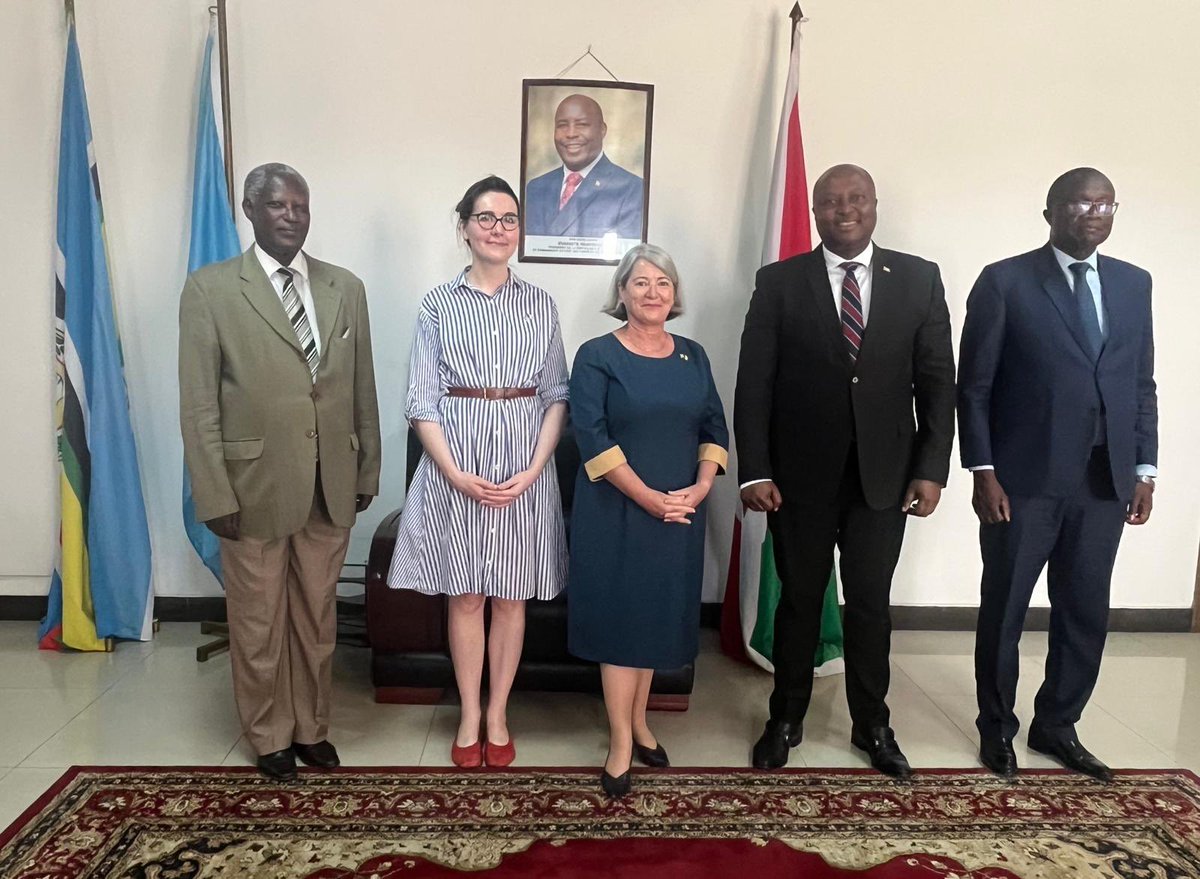 Ambassador O’Neill was delighted to visit Burundi this week to present copies of credentials to Foreign Minister Shingiro 🇮🇪🇧🇮 Delighted also to participate in first EU-Burundi Partnership Dialogue under Samoa agreement 🇪🇺🇧🇮🇩🇪🇫🇷🇳🇱🇧🇪🇫🇮🇮🇪