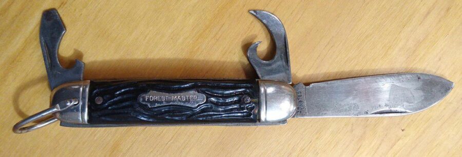 Vintage Colonial Prov. USA 'Forest Master' 3 Blade Pocket Knife with Bail[Used - Near Mint Cond.]

~ Price: $19.79 ~ 

 nostalgiaknives.com/home/shop/vint… 
#knives #knifelife #everydaycarry #pocketknife #knivesforsale