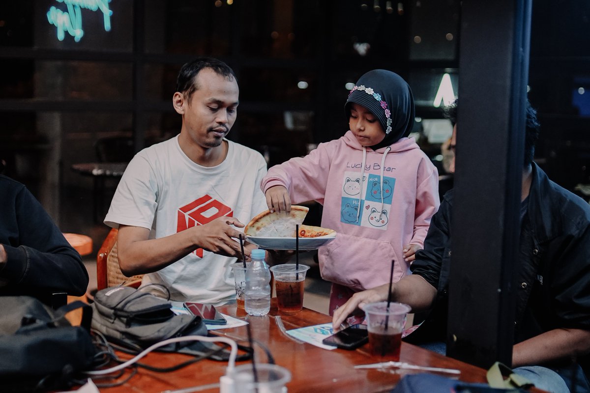 CoinExIndonesia's tweet photo. Serunya acara Bitcoin Pizza Day bersama CoinEx di Yogyakarta!🍕🎉

Selain makan pizza bareng tentunya antusias komunitas di Yogya ga kalah seru! Terimakasih atas kedatangannya!😍

#CoinExIndonesia #CoinExPizza #OneBiteofBitcoin https://t.co/NdRlwQg6Io