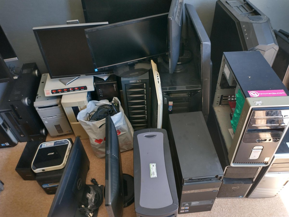 Vous déménagez ou changez votre mobilier et/ou matériel obsolète, laissez vos employés à leurs tâches et gagnez en productivité, nous débarrassons pour vous tout vos encombrants. 
♻ MAUGER DEBARAS SERVICES ♻ mds-picardie.fr/debarras-devis…