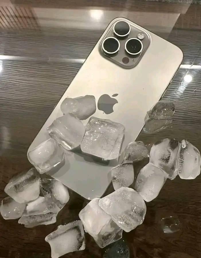 The days are here... iphone users 😆😆 be like