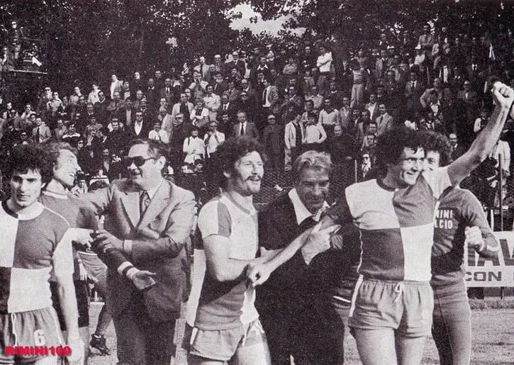 RiminiFC1912's tweet photo. 𝟐𝟑 𝐦𝐚𝐠𝐠𝐢𝐨 𝟏𝟗𝟕𝟔 📌

La prima volta è sempre 🅱️ella ✨

#ForzaRiminiSempre ⚪️🔴 https://t.co/dKETNBEbuD