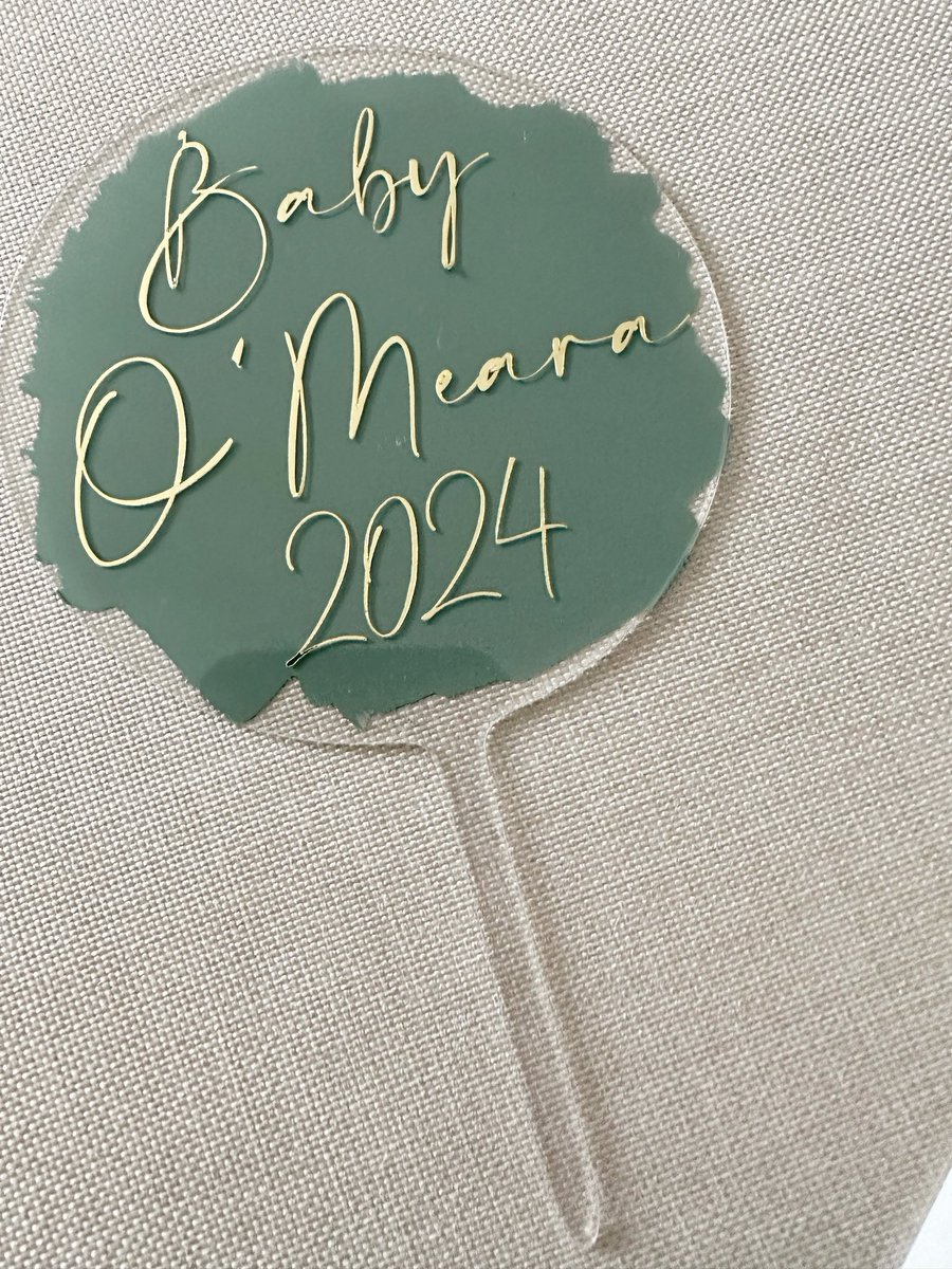 Sage green painted acrylic cake toppers one of our most requested colour 🎂🎉 Bagsoffavours.Etsy.com #earlybiz #eshopsuk #ukearlyhour #shopindie #giftideas #etsy #gifts #CraftBizParty #mhhsbd #firsttmaster #birthday