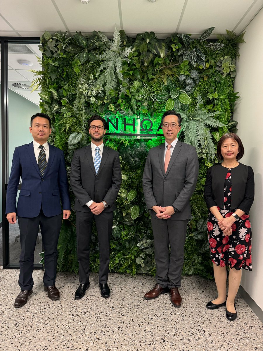 Ambassador Hsu met with Mr. Ashley Mangano, VP of Nhoa Energy, in Perth to discuss energy storage opportunities. They covered Taiwan Cement Corporation-NHOA partnerships, NHOA’s operations in Australia and Taiwan, and future collaboration in building power systems in WA.