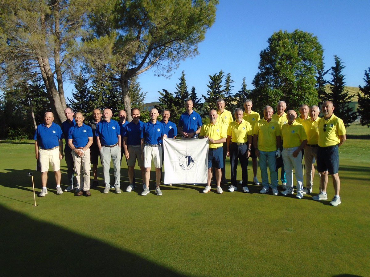 #Sport Inspirée de la légendaire RyderCup, la Ride Air Cup s’est déroulée sur le golf de l’École de l’air et de l’espace. Camaraderie, esprit de compétition et fair-play étaient au rendez-vous. La Ride Air Cup a permis de collecter des fonds précieux pour l'AEAE. #CohésionDéfense